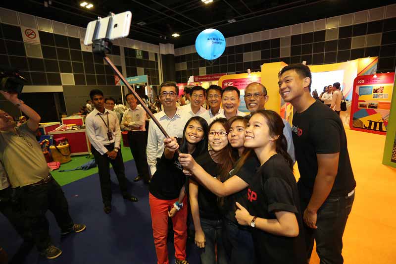 Selfie with student volunteers from Singapore Polytechnic during the VIP Tour of the carnival