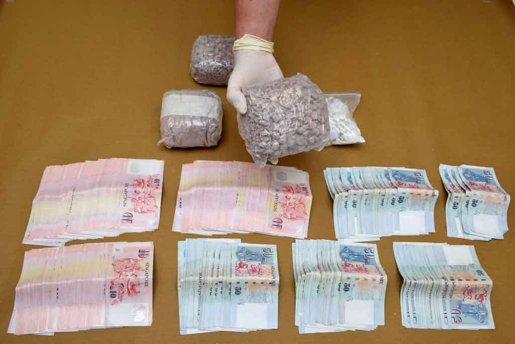 Photo-1 : Heroin, ‘Ice’ & cash seized in CNB operation on 5-Oct 2015