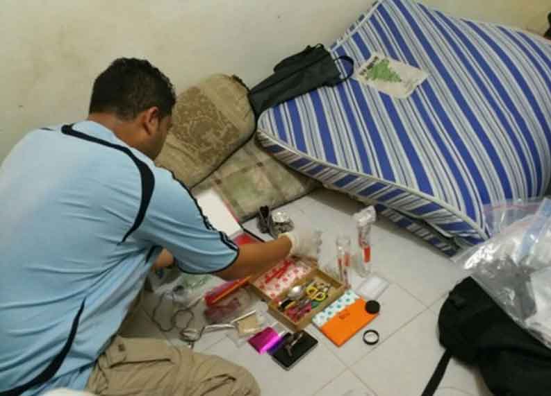 Photo-5 : CNB officer going through seized exhibits in CNB operation from 5-8 Oct 2015 Photo-5 : CNB officer going through seized exhibits in CNB operation from 5-8 Oct 2015