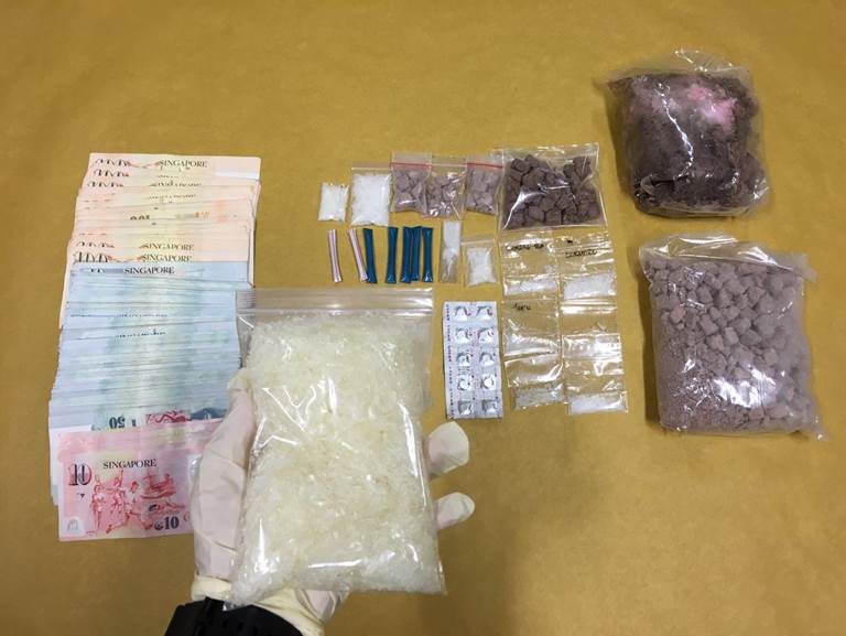 Drugs and cash seized during CNB operation on 17 June 2016