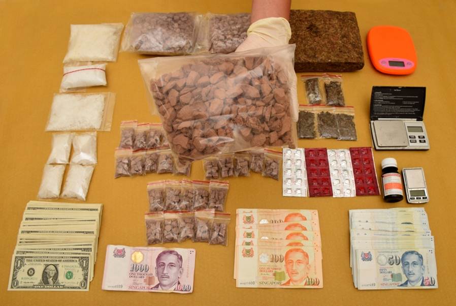 Photo 2: Drugs and cash recovered from CNB operation at Geylang and Bedok North Road on 23 June 2016.