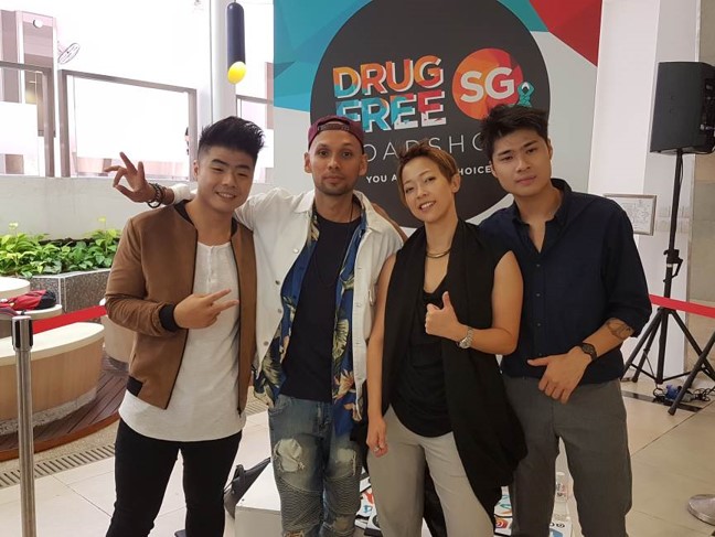Photo 4: Scarlet Avenue, THELIONCITYBOY and Ruth Ling at the photo booth at CNB’s anti-drug roadshow.