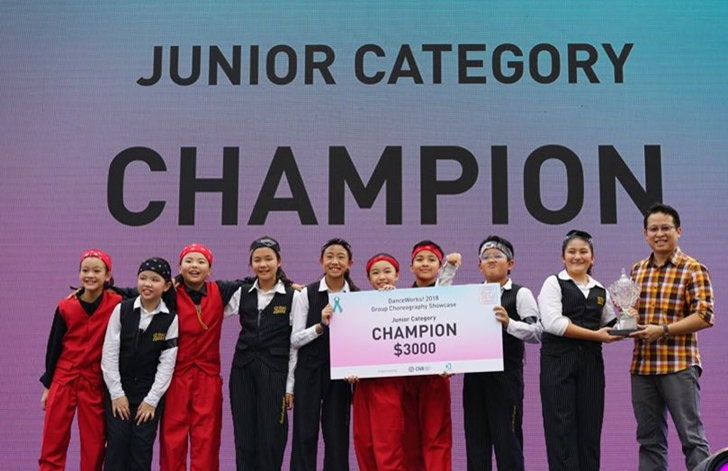 Photo 1 (CNB): Rocketeer (Recognize! Studios), champions of the Junior Group Category, receiving their prizes from Mr Sng Chern Hong, Director (Communications Division), CNB.