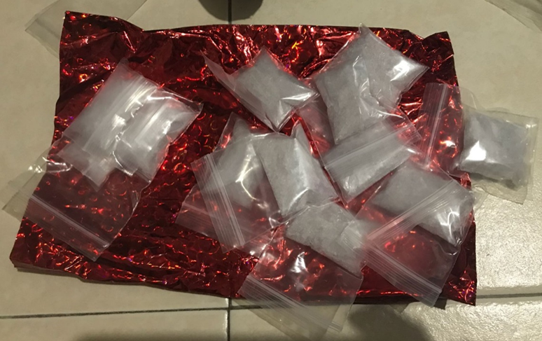 Photo-3 (CNB): Heroin packed in small plastic sachets and empty plastic sachets, recovered from a unit in vicinity of Circuit Road, in CNB operation on 25 June 2018.