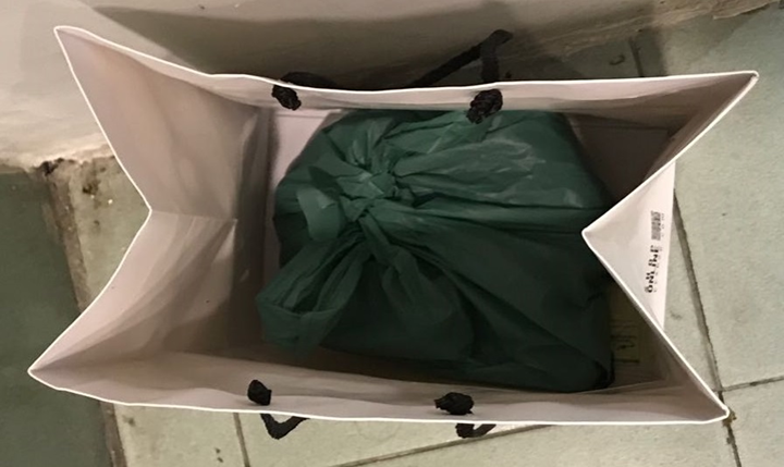 Photo-4 (CNB): Paper bag carried by 48-year-old suspect, from which about 1,049g of heroin was recovered from within, in CNB operation on 4 July 2018.
