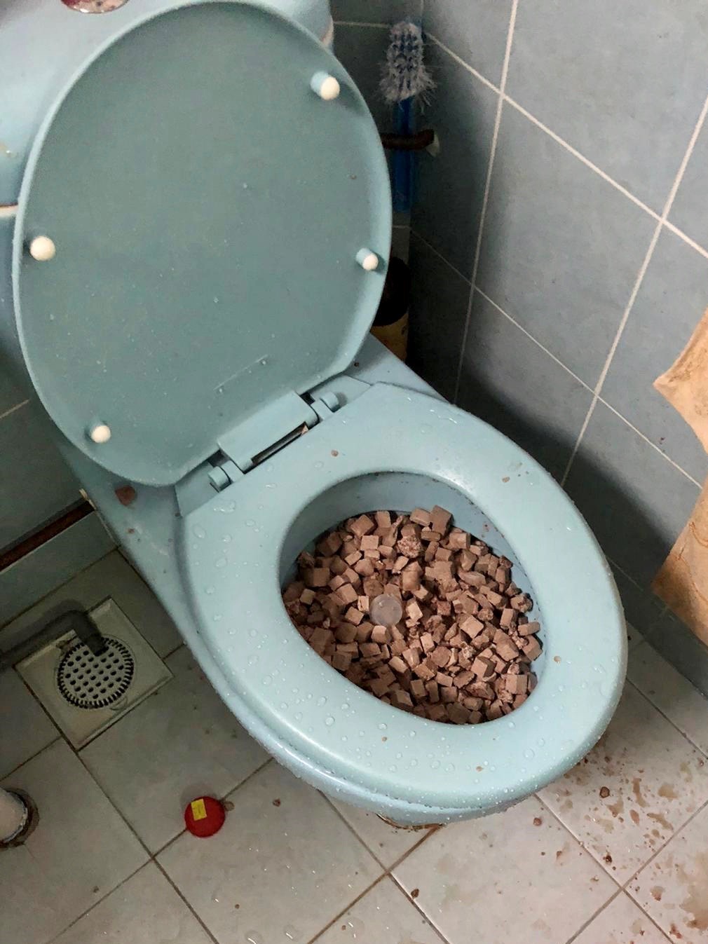 Photo 1 (CNB): Heroin disposed in toilet bowl at a unit in the vicinity of Bukit Batok Street 31, during a CNB raid on 21 September 2020. 