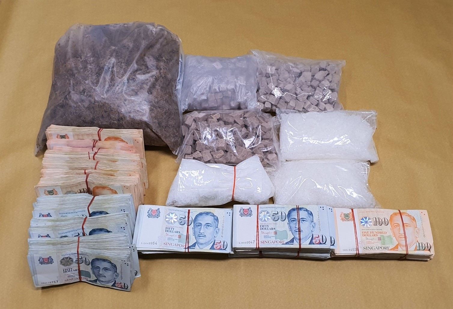 eroin, about 1,124g of ‘Ice’, and cash amounting to $174,000 were recovered from a unit in the vicinity of Bukit Batok Street 31, during a CNB raid on 21 September 2020. 