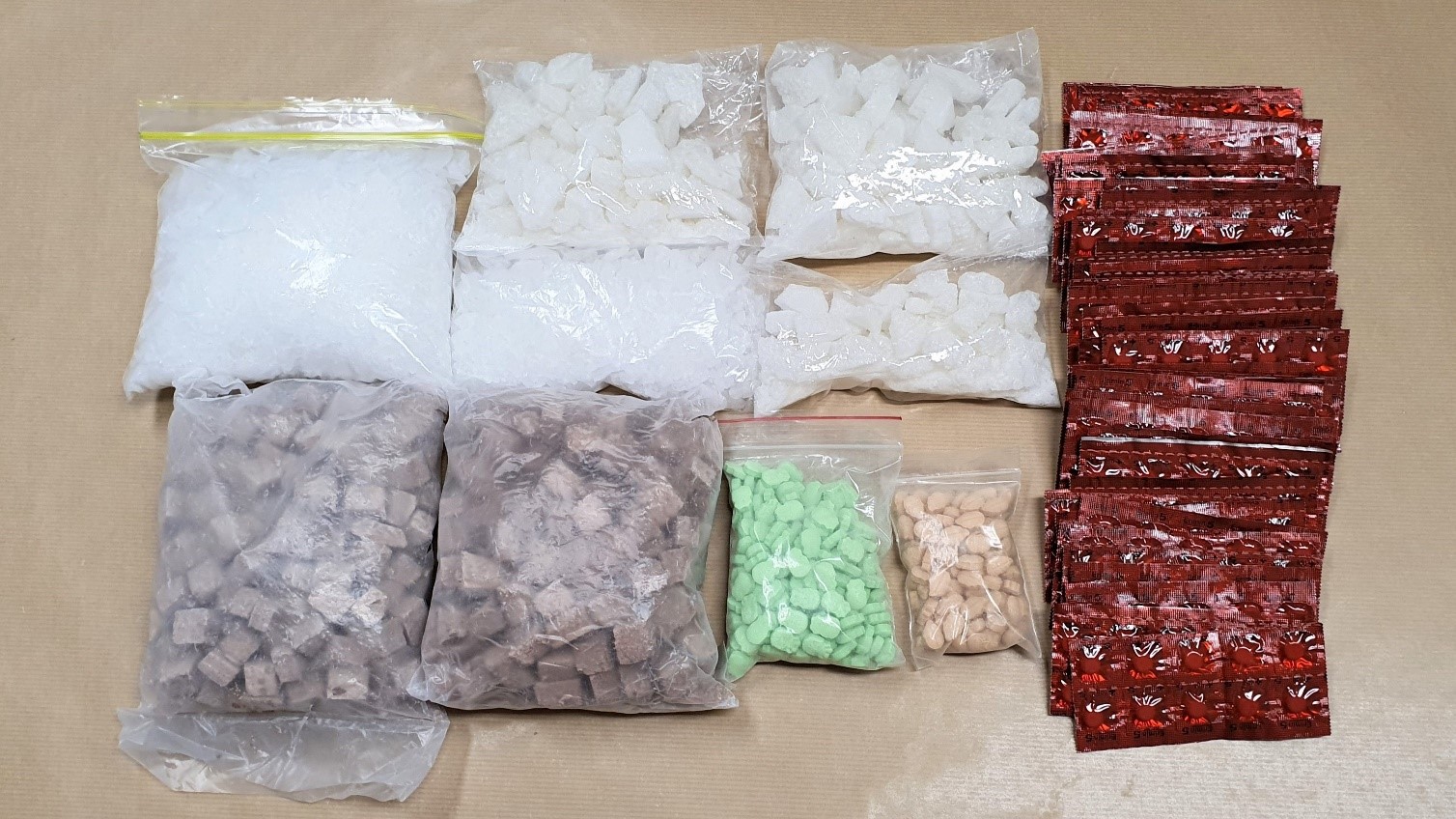 Photo 5 (CNB) –Drugs seized during an operation in the vicinity of Boon Lay Drive on 8 September 2020.