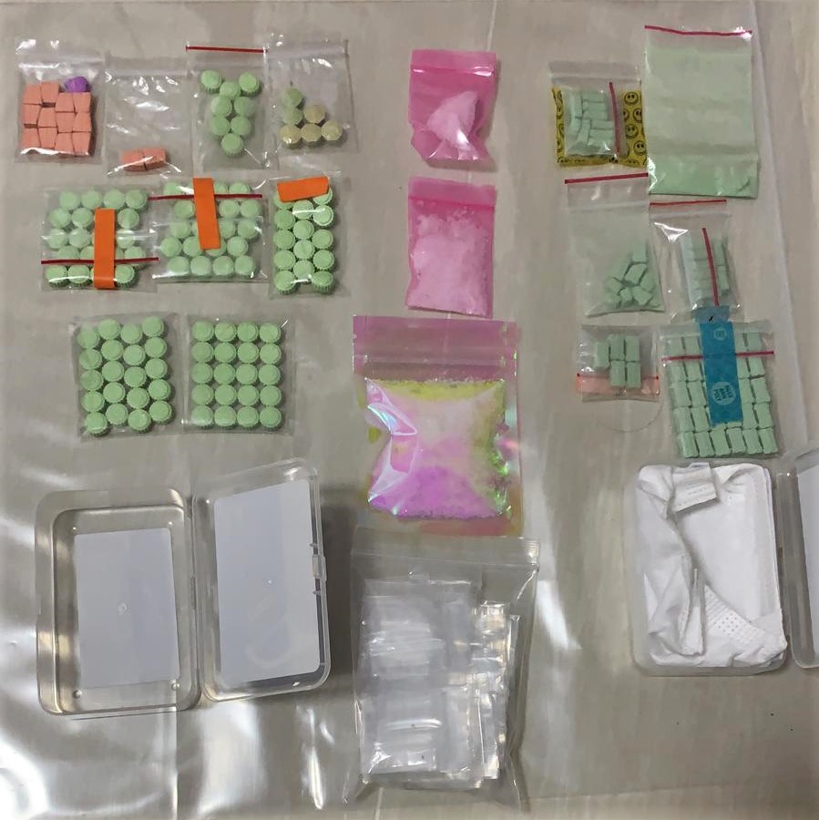 Photo 3- Packets of ‘Ice’ and ‘Ecstasy’ tablets seized in the vicinity Buangkok Crescent during CNB’s operation on 15 July 2020 Photo 3- Packets of ‘Ice’ and ‘Ecstasy’ tablets seized in the vicinity Buangkok Crescent during CNB’s operation on 15 July 2020
