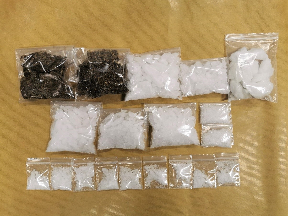 Photo 5: Packets of ‘Ice’ and cannabis seized in the vicinity of Edgefield Plains during a CNB operation on 26 November 2020