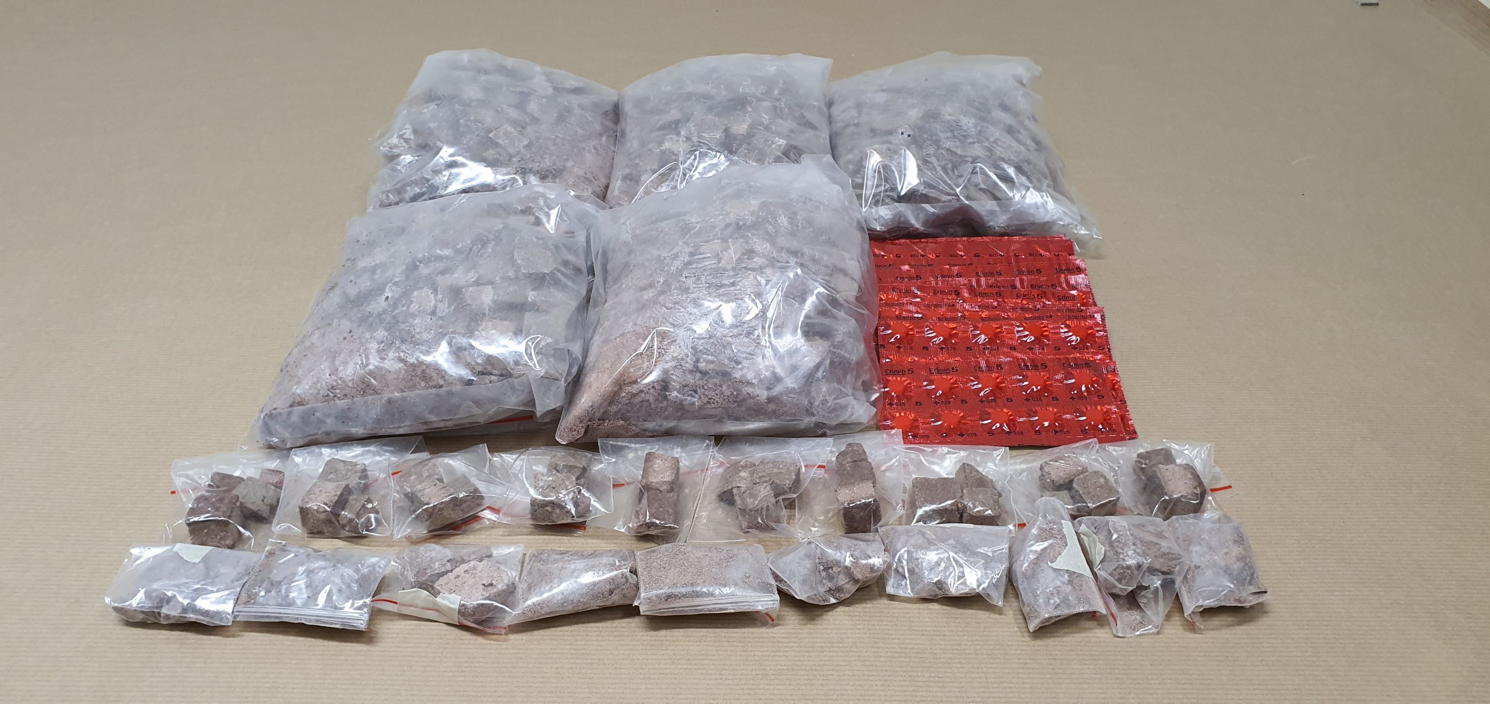 Photo 1 (CNB) – Bundles of heroin seized from the hideout of a 55-year-old Singaporean male in the vicinity of Serangoon Ave 2 during a CNB operation on 10 December 2020.