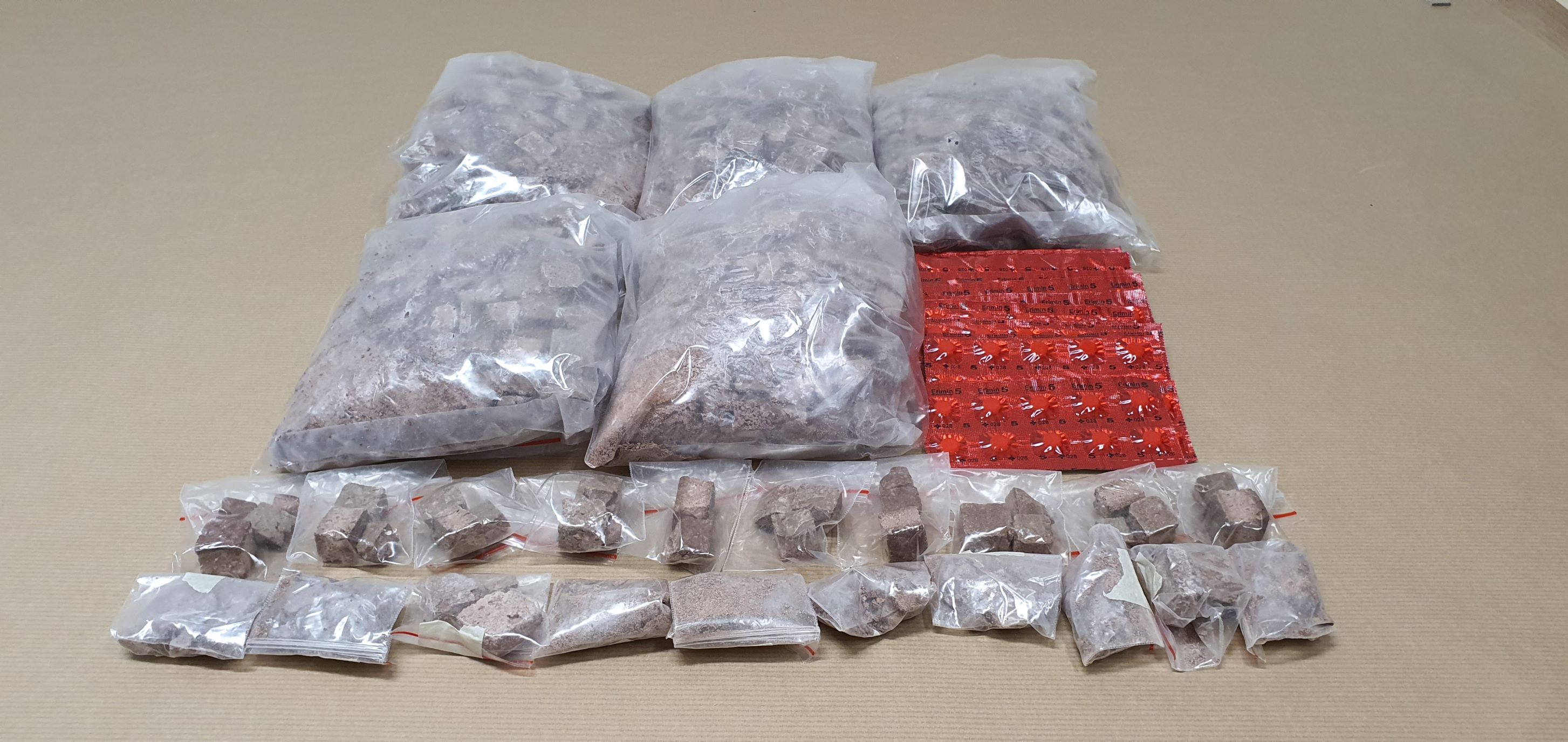 Photo 1 (CNB) – Bundles of heroin seized from the hideout of a 55-year-old Singaporean male in the vicinity of Serangoon Ave 2 during a CNB operation on 10 December 2020.